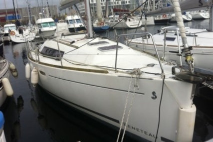 Beneteau Oceanis 31 Lifting Keel for sale in France for €69,000 (£60,442)