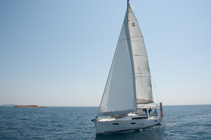 Beneteau Oceanis 41 for sale in Greece for £128,000