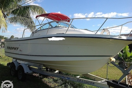 Trophy Pro 2352 Walkaround for sale in United States of America for $16,999 (£13,617) Trophy Pro 2352 Walkaround for sale in United States of America for $16,999 (£13,617)