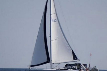 Hunter 380 for sale in United States of America for $76,700 (£59,213)