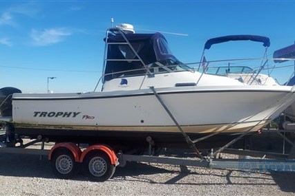 Bayliner 2052 Walkaround Trophy for sale in Italy for €24,000 (£20,410) Bayliner 2052 Walkaround Trophy for sale in Italy for €24,000 (£20,410)