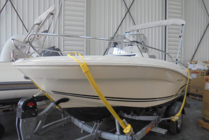 Jeanneau Cap Camarat 4.7 CC for sale in France for €14,900 (£12,470)