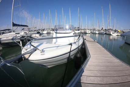 Jeanneau CAP CAMARAT 6.5 CC Série 2 for sale in France for €39,900 (£33,379)