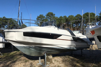 Beneteau Flyer 7.7 Sundeck for sale in France for €47,000 (£39,970)