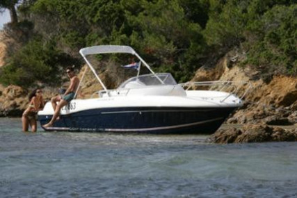 Jeanneau Cap Camarat 625 WA for sale in France for €14,500 (£12,141)