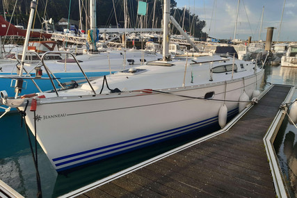 Jeanneau Sun Odyssey 32.2 for sale in France for €45,000 (£37,674)
