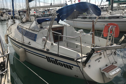 Dufour Yachts 31 for sale in France for €14,900 (£12,476)