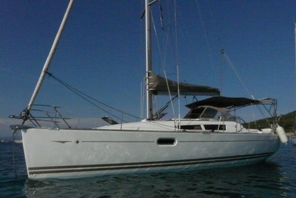 Jeanneau Sun Odyssey 36i for sale in France for €85,000 (£76,220)