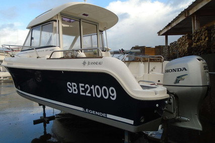 Jeanneau Merry Fisher 625 for sale in France for €18,500 (£16,582)