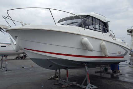 Beneteau Antares 7.80 for sale in France for €43,000 (£38,766)