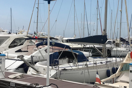 Dufour Yachts 41 Classic for sale in France for €71,980 (£64,506)