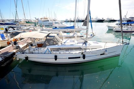 Dufour Yachts 382 GL for sale in France for €129,000 (£117,730) Dufour Yachts 382 GL for sale in France for €129,000 (£117,730)