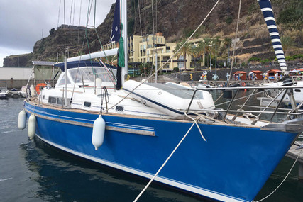 Beneteau Oceanis 44 CC for sale in Portugal for €75,000 (£67,142)