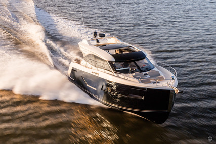 Carver C52 Coupe for sale in United Kingdom for $1,249,705 (£1,001,045)