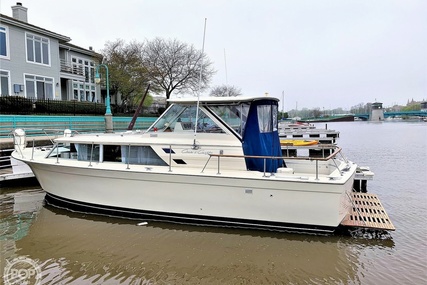 Chris-Craft Commander 31 Sedan Bridge for sale in United States of America for $29,000 (£23,494)