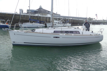 Beneteau Oceanis 31 for sale in France for €74,900 (£67,136)