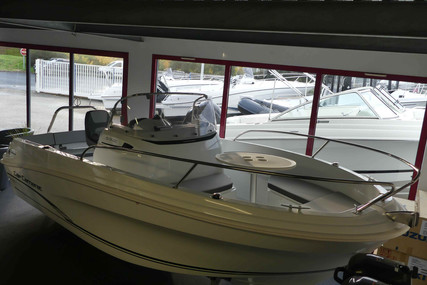 Jeanneau Cap Camarat 5.5 CC serie 2 for sale in France for €30,990 (£27,778)