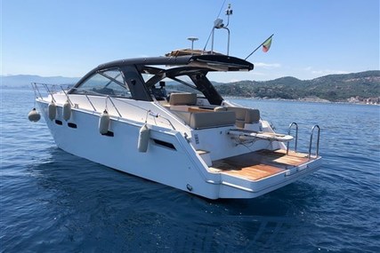 Sealine SC 35 for sale in Italy for €165,000 (£148,625)