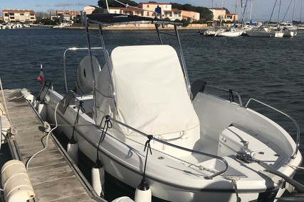 Beneteau Flyer 6.6 Spacedeck for sale in France for €45,900 (£41,345)