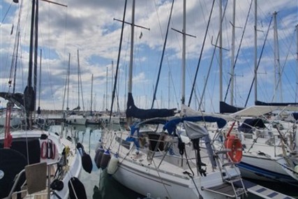 Jeanneau AQUILA 28 for sale in Italy for €15,000 (£13,654) Jeanneau AQUILA 28 for sale in Italy for €15,000 (£13,654)
