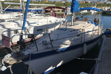 Irwin Yachts 31 for sale in Spain for €26,000 (£23,728) Irwin Yachts 31 for sale in Spain for €26,000 (£23,728)