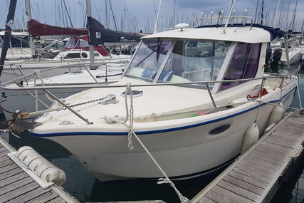 Ocqueteau 735 for sale in France for €36,000 (£32,877) Ocqueteau 735 for sale in France for €36,000 (£32,877)