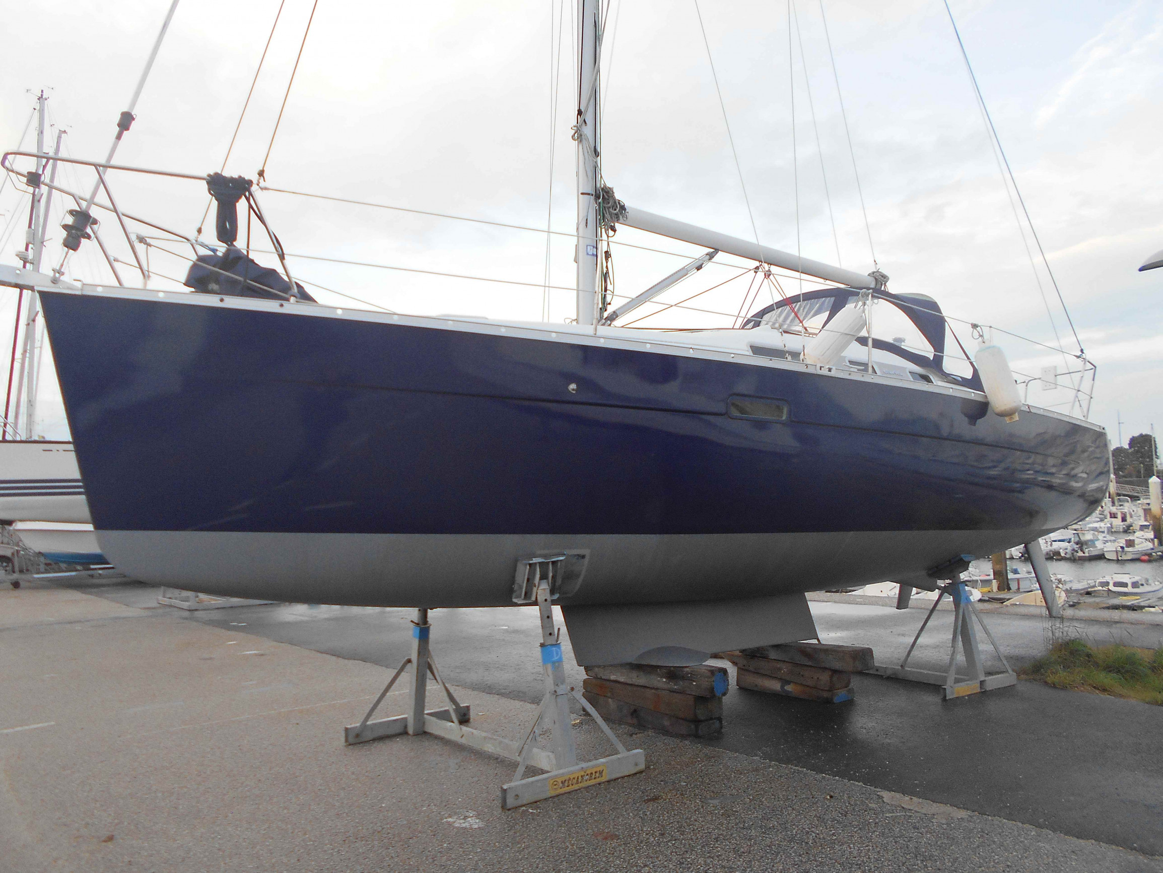 Oceanis 323 Clipper Lifting Keel for sale in France for €
