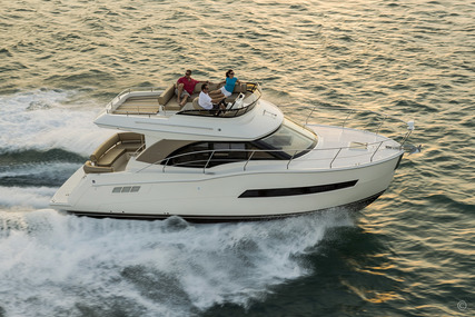 Carver Yachts C36 Command Bridge for sale in United Kingdom for $531,840 (£380,871)