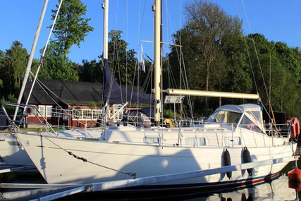 Hallberg-Rassy 31 for sale in Portugal for €30,000 (£25,867)