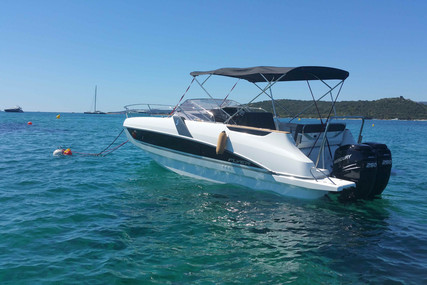 Beneteau Flyer 8.8 Sundeck for sale in France for €105,000 (£90,533)