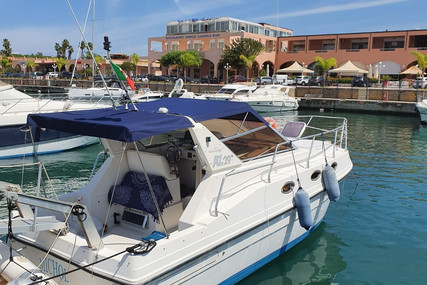 Azimut Yachts 29 for sale in Italy for €28,000 (£24,118)