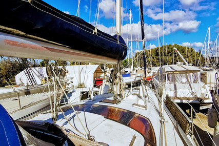 Beneteau Oceanis 430 for sale in France for €55,000 (£47,026)