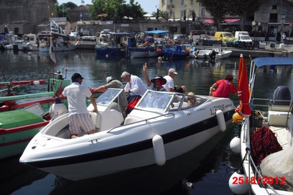 Four Winns Horizon 220 for sale in France for €10,000 (£8,662)