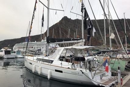 Beneteau Oceanis 41 for sale in France for €189,500 (£162,027)