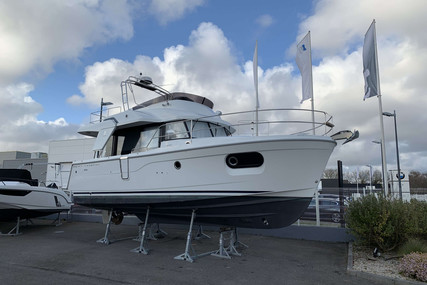 Beneteau Swift Trawler 35 for sale in France for €315,000 (£271,599)