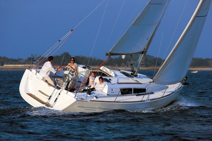 Jeanneau Sun Odyssey 33i for sale in Italy for €78,000 (£67,151)
