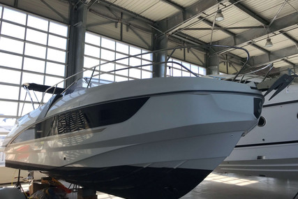 Beneteau Flyer 8.8 Sundeck for sale in France for €83,000 (£72,059)