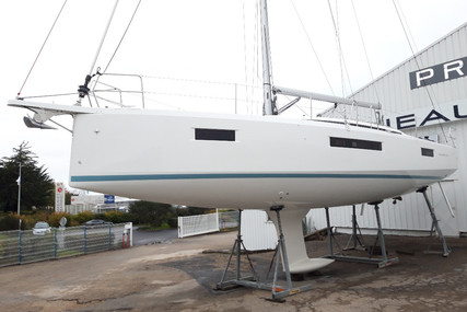 Jeanneau Sun Odyssey 410 for sale in France for €275,000 (£236,622)