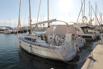 Beneteau Oceanis 31 for sale in Spain for €89,900 (£77,986)