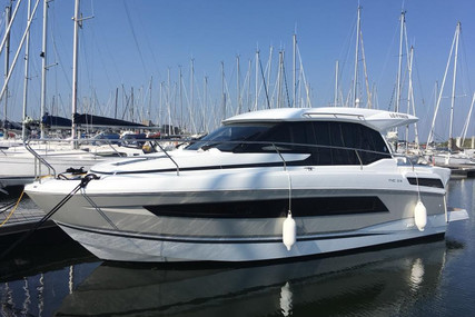 Jeanneau NC 33 for sale in France for €235,000 (£202,311)