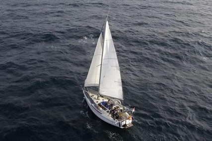Jeanneau Espace 1000 for sale in Portugal for €30,000 (£25,827)