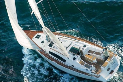 Beneteau Oceanis 40 for sale in France for €105,000 (£90,470)