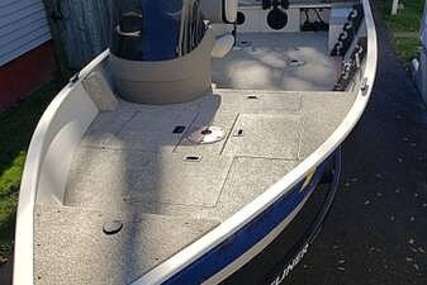 Crestliner Kodiak for sale in United States of America for $14,800 (£10,627)