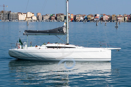 Italia Yachts 9.98 CLUB for sale in Italy for €160,000 (£137,340)