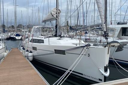 Beneteau Oceanis 41.1 for sale in France for €253,000 (£215,237)