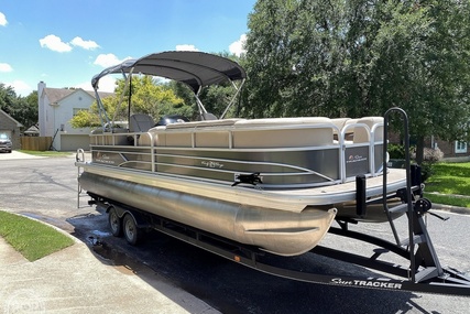 Sun Tracker 24 DLX Party Barge for sale in United States of America for $49,999 (£36,536)