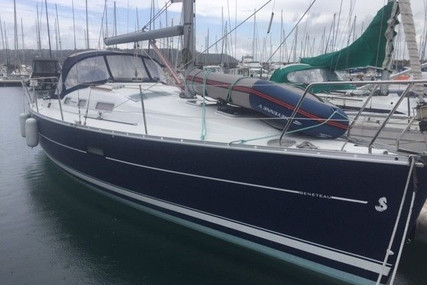 Beneteau Oceanis 323 Clipper for sale in France for €65,000 (£55,465)