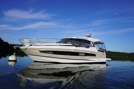 Jeanneau NC 37 for sale in France for €338,000 (£289,532)