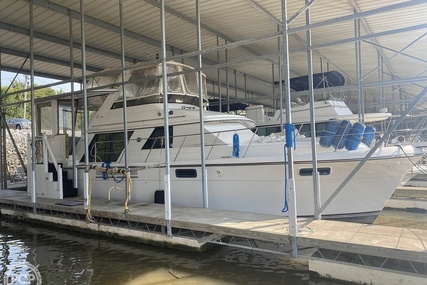 Carver Yachts 4207 Aft Cabin for sale in United States of America for $88,500 (£72,221) Carver Yachts 4207 Aft Cabin for sale in United States of America for $88,500 (£72,221)