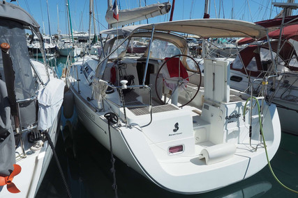 Beneteau Oceanis 37 for sale in France for €90,000 (£77,078)